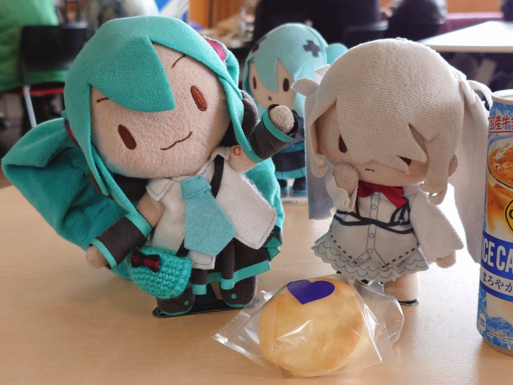 アルト家のミク tweet media