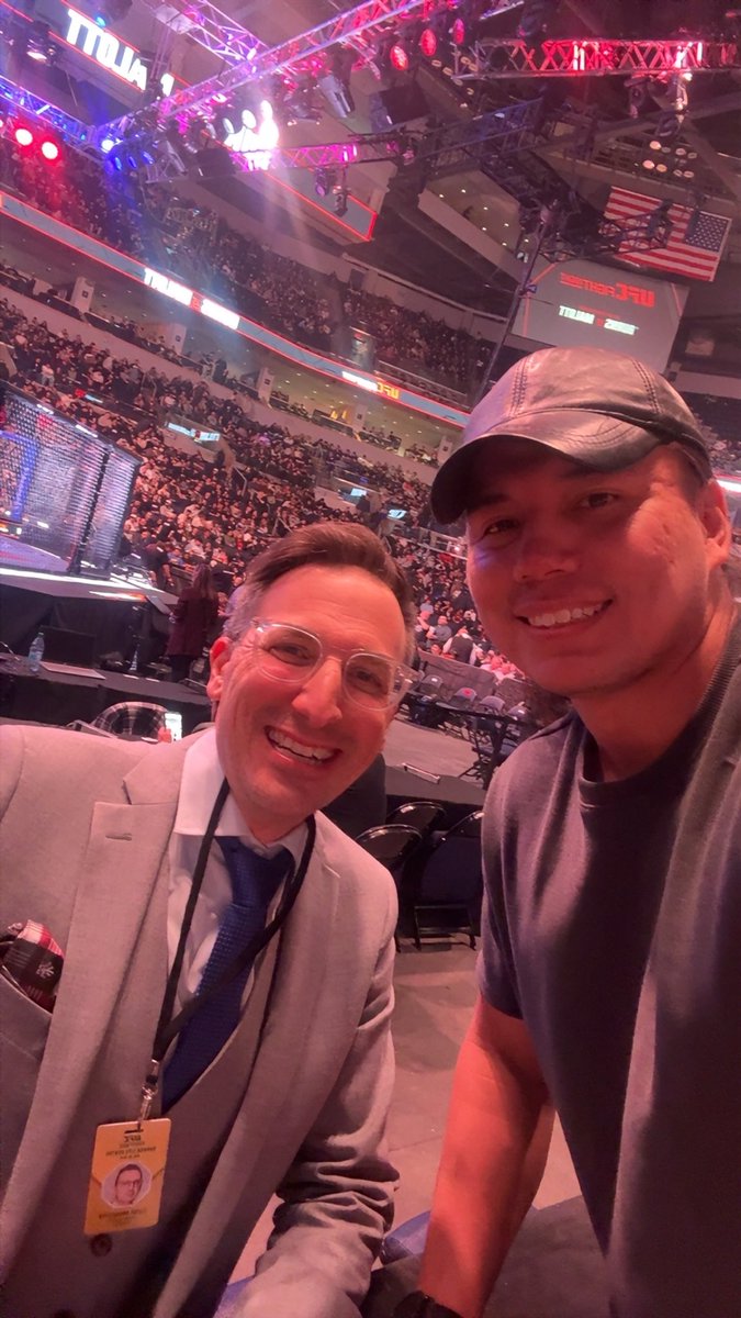 blackbearmedsin's tweet photo. It’s been 10 years since UFC came to Winnipeg, and I had the time of my life! Met my favourite @morningkombat guest cohost, @aaronbronsteter and also sat cageside when I wasn’t supposed to lol #ufcwinnipeg https://t.co/zIJR1sbIw4