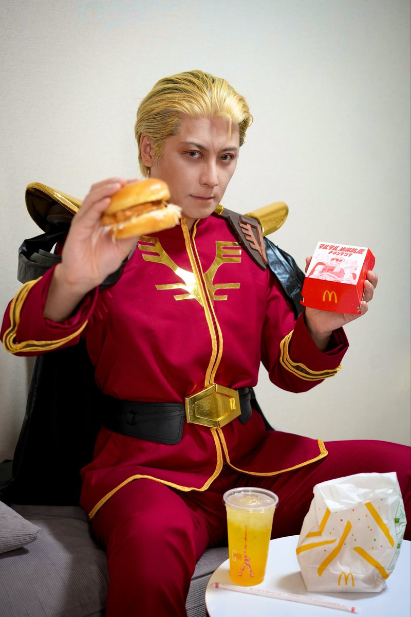 「見せてもらおうか 新しいチキンタツタの性能とやらを」

#ガンダム #マクドナルド Cosplay