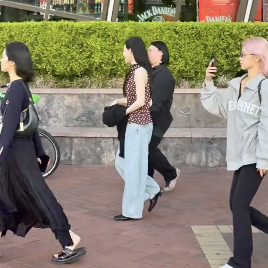 아미친 진짜 개부럽다
이 한국인 운 뭐야
어제 시드니 그냥 돌아다니다가 봤다함ㅜㅠ
황예지가 신류진 찍고 있는 거 같음…
나도 시드니 가야될듯