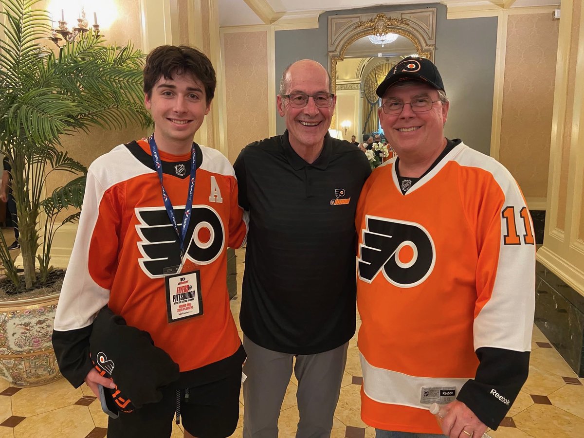 _JasonMelroy's tweet photo. An absolutely unforgettable day in Pittsburgh. Huge thanks to @FlyersAlumni for the amazing giveaway and @SportsTripsPHL @traveltruefan for the fantastic experience. Great start to the playoffs #IgniteTheOrange https://t.co/3esj1SqaPs