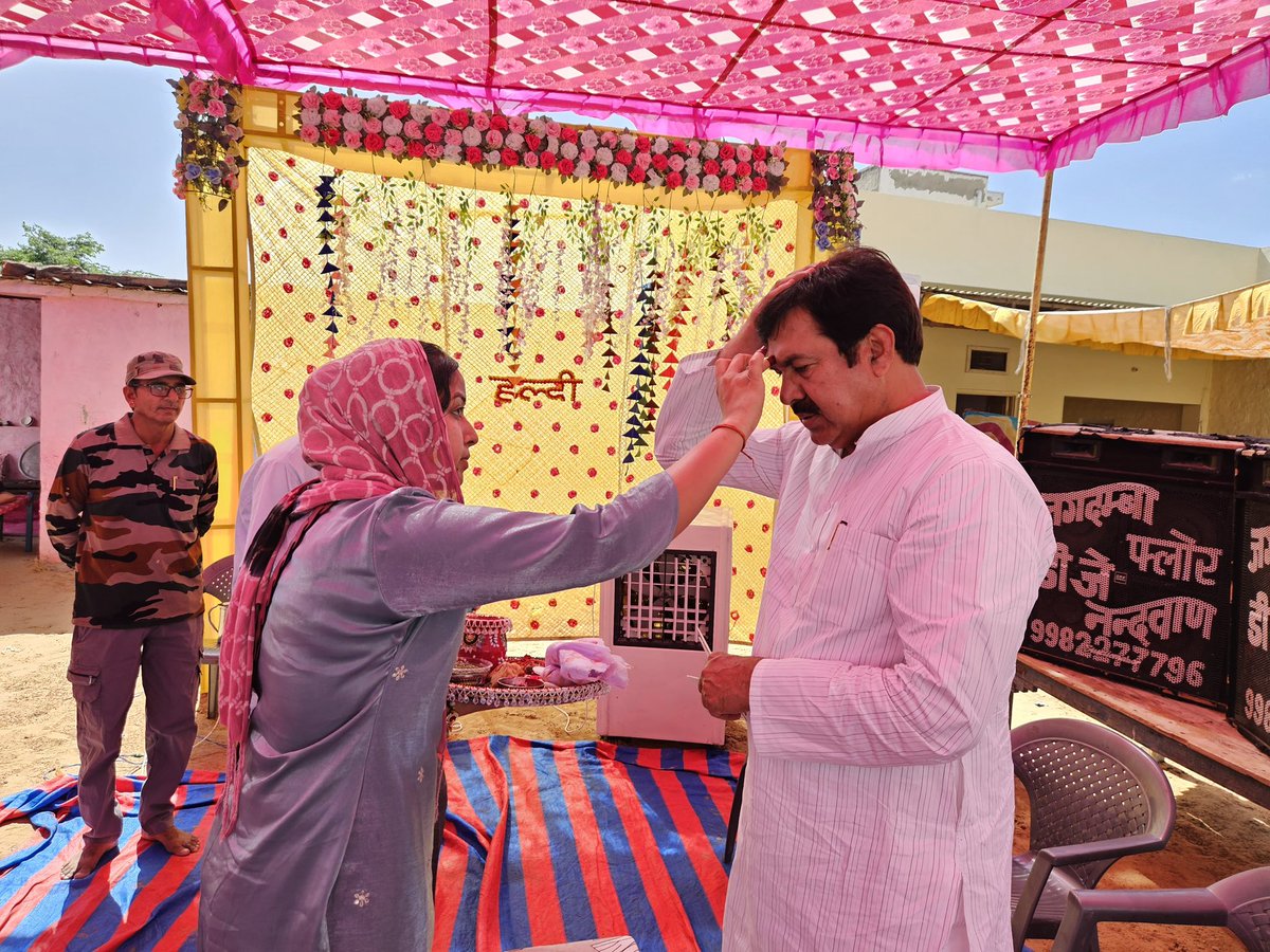 विधानसभा क्षेत्र डीडवाना के ग्राम भण्डारी में श्री नन्दलाल जांगिड़ के सुपुत्र लालुराम व सुपुत्री पुजा एवं श्री रामस्वरूप जांगिड़ के सुपुत्र राकेश के विवाह समारोह में सम्मिलित होकर आशीर्वाद दिया एवं परिवारजनों को शुभकामनाएं प्रेषित की।