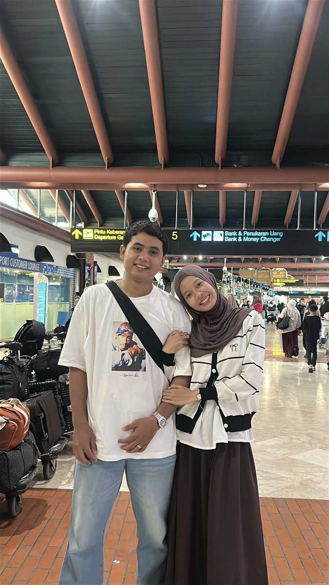 nlamzd_'s tweet photo. Berangkat beneran ya? https://t.co/Zb9tv53Pxi
