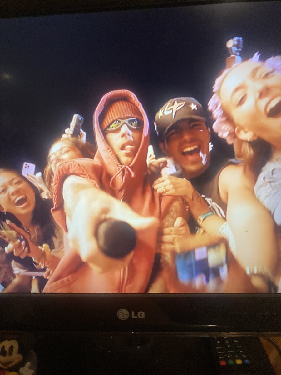 AlvarezRissa321's tweet photo. When justin wants you to sing with him at Coachella you do it lol  #Bieberchella @justinbieber #coachella https://t.co/6qYB2XHmZp