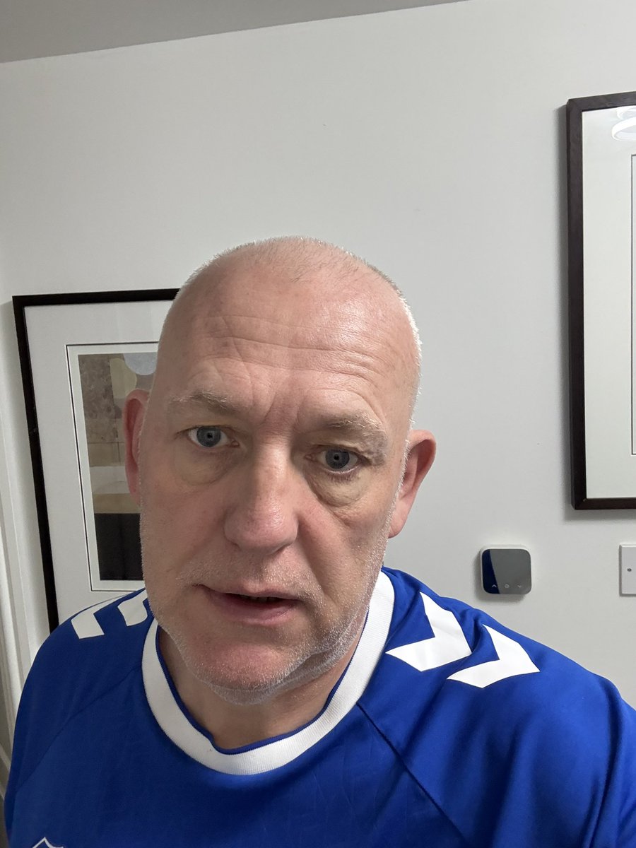 FunnyfarmPod's tweet image. Day 35 of wearing an Everton shirt until we hit 1000 Facebook followers!

#funnyfarmpod #fblifestyle #EFC #LFC