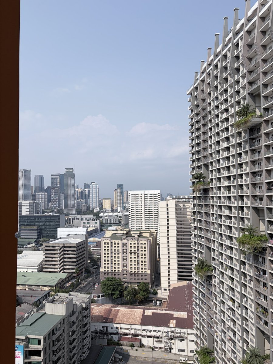 _angellumaban's tweet photo. Grabe, I’m back in MNL after almost 1 month sa Tuguegarao… and WTF is this air pollution 😭 Dati nakakakita pa ko ng bundok dito eh. Ngayon parang nawala na siya sa usok. https://t.co/H1ad9VcOZC