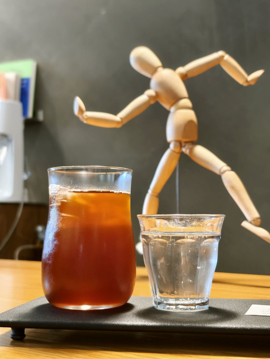 Elea0813's tweet image. 週末跑咖+出去玩的小記錄。
大家在路上看到穿這樣的女生，心裡會怎麼想呀？拍照的時候，有個阿姨一臉不懷好意的一直看，嘴裡還唸唸有詞。
奇怪，穿這樣是礙著誰了嗎？🫪

#ootd #coffee