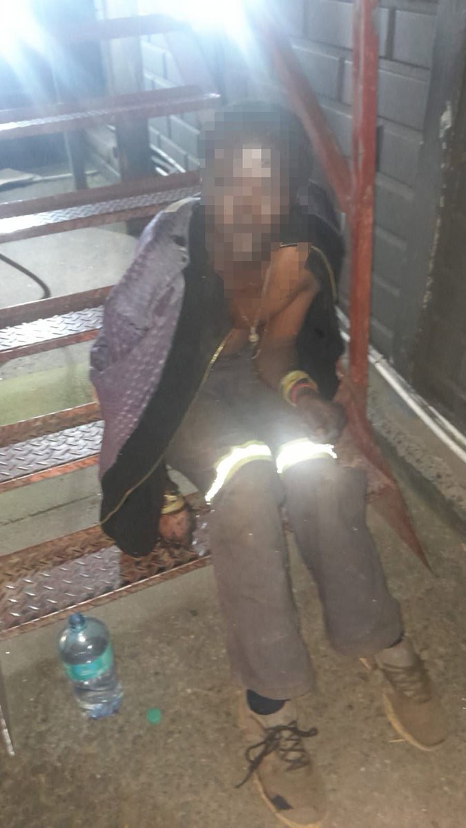 _ArriveAlive's tweet image. Suspect Tampers with Substation, Causes Blackout, Gets Burned and Arrested

arrr.co.za/QPQGP

#ArriveAlive #Electricity #BurnInjuries @BurnshieldZA