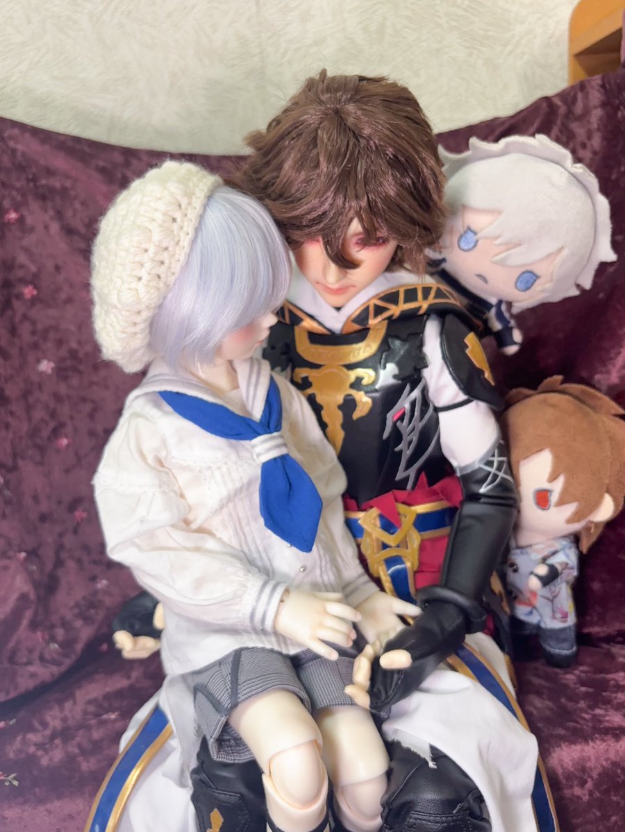 本日の作業エリア横でいちゃつく人達
やけに真面目そうな雰囲気出してるけど、本日のおやつに合わせる珈琲の相談してるに違いない

エチオピアモカ頼むよ、店長〜