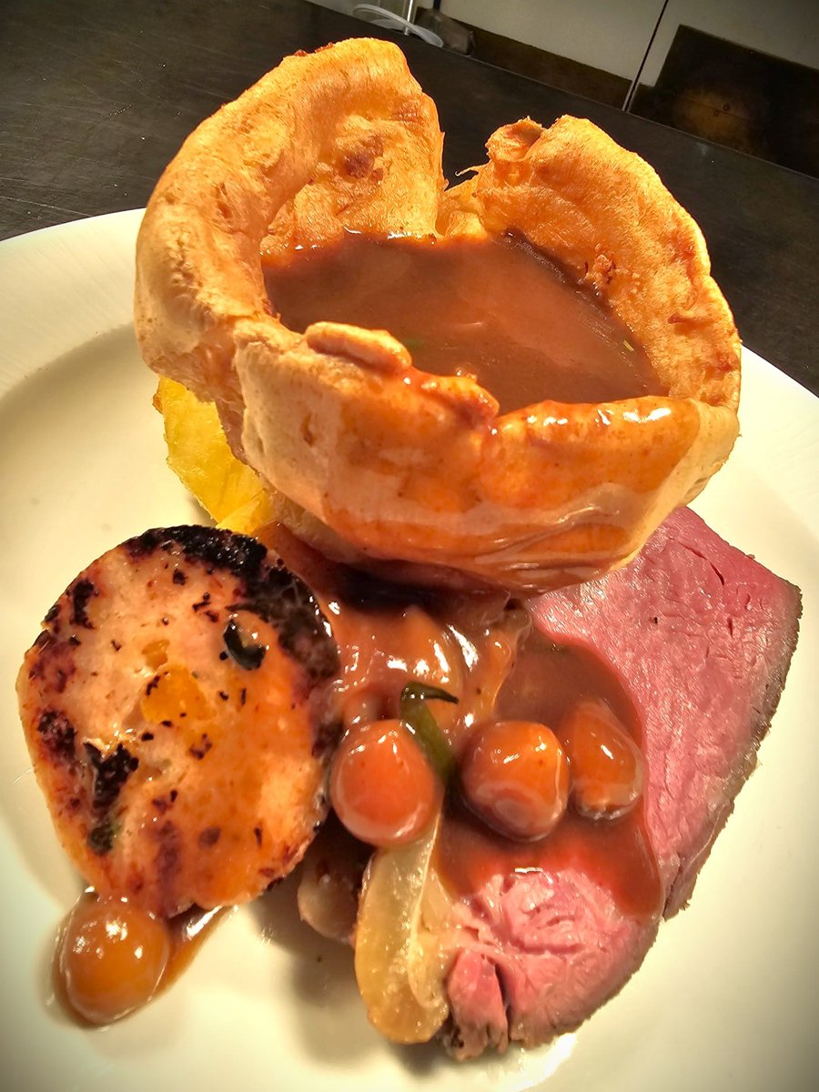 quorngrange's tweet photo. Sunday Lunch is here 🍽️✨

Freshly cooked roasts, all the trimmings &amp; proper comfort food served today 🤍

📞 Call 01509 412 167 to book your table

#SundayLunch #SundayRoast #ComfortFood #FoodieUK #EatLocal https://t.co/s2iEBo0FFM