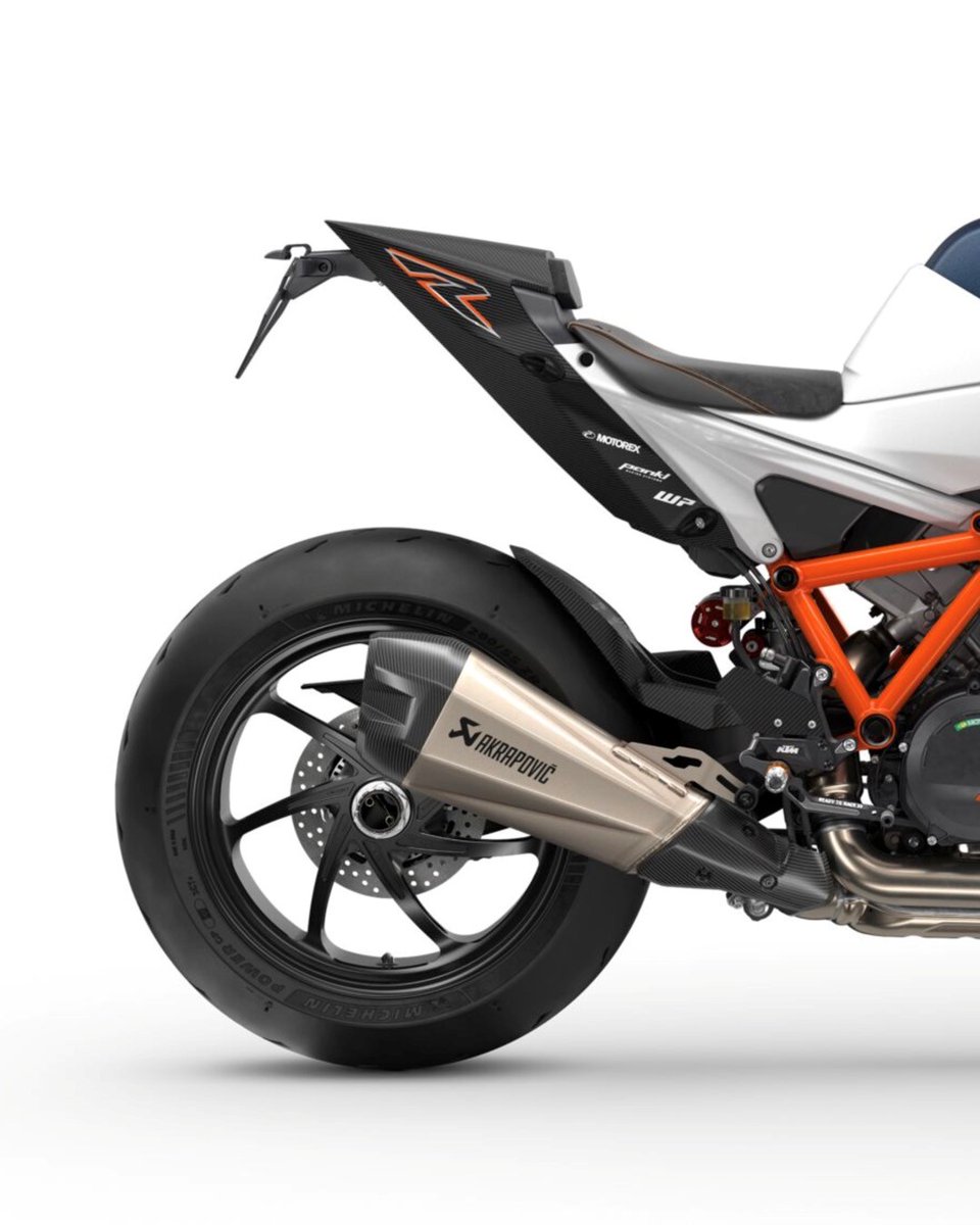 KTM_UK's tweet image. A glance at something super special on #StudioSunday - the 2026 KTM 1390 SUPER DUKE RR.🔥

Limited to just 350 units worldwide. Find out more - brnw.ch/21x1IZe

#KTM #ReadyToRace #Naked #KTM1390SuperDukeRR #BeastRR