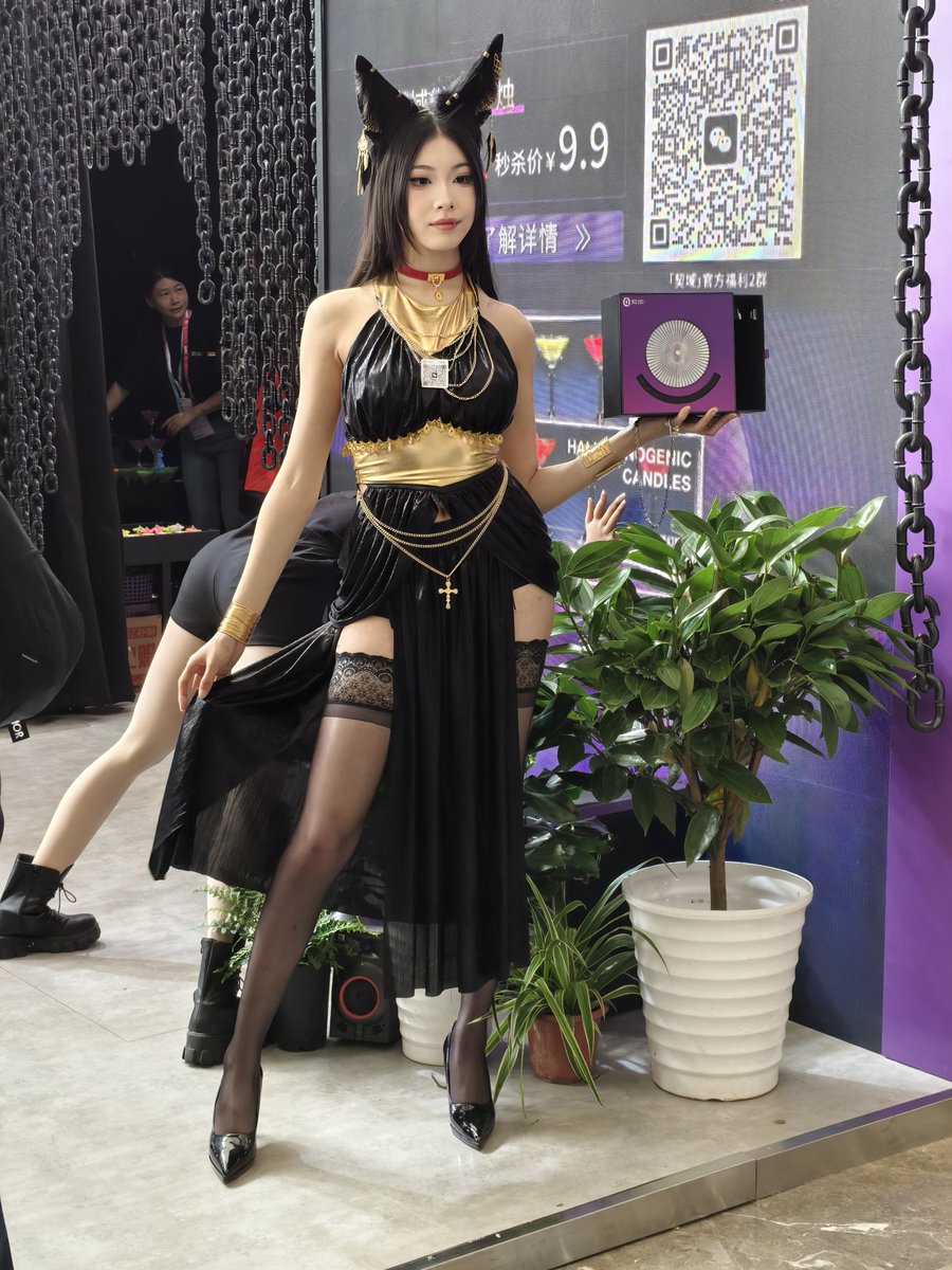 carson0424's tweet photo. 上海api成人展逛完了，心里有个疑问，为什么bdsm慢慢可以被社会接受，公开讨论，而cuckold/hotwife还是像做贼一样偷偷摸摸的呢，我们的需求也需要得到满足 #上海成人展 #上海api #淫妻 #绿帽 https://t.co/WevlqrCsrb
