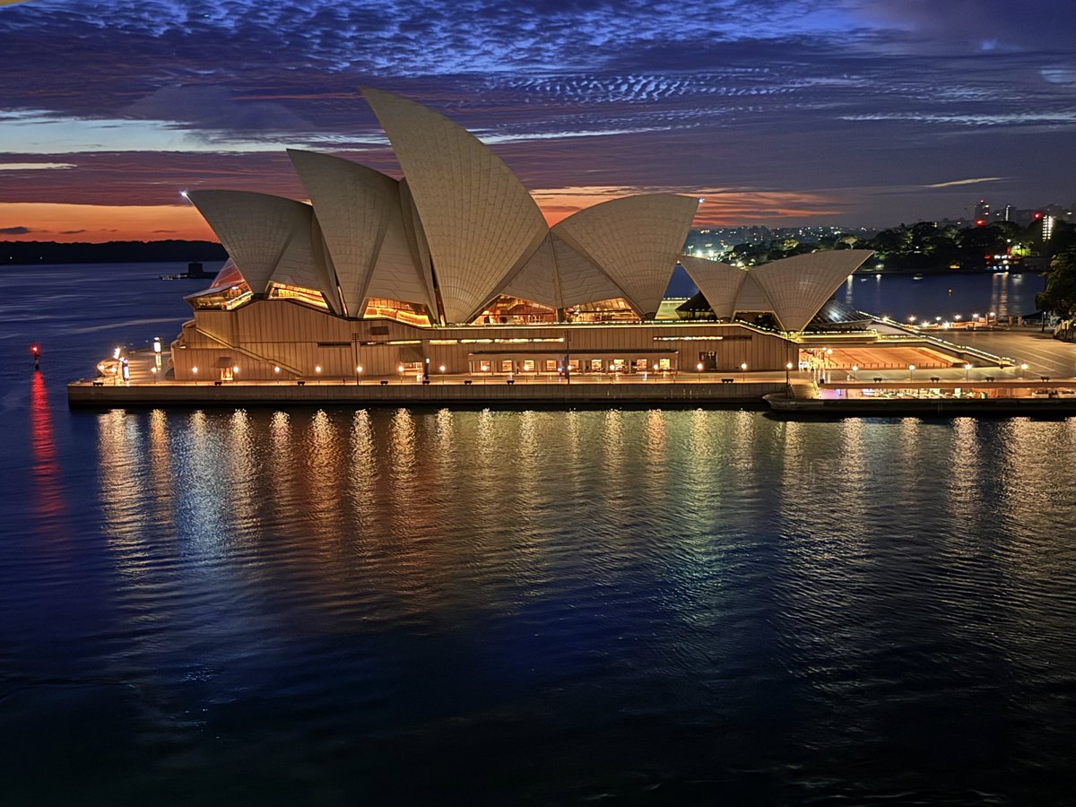 Steveontour2's tweet image. I like the shape of the #Sydney Opera House. #Point #DailyPictureTheme