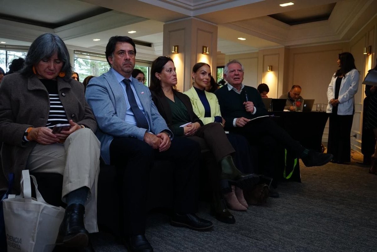 CanalUGR's tweet image. 🌍 La #UGR refuerza su posicionamiento internacional en ciencia abierta en la @UAustraldeChile 🇨🇱

🤝 El objetivo es compartir metodologías y generar sinergias hacia una red iberoamericana de ciencia ciudadana

ℹ️ Todos los detalles: canal.ugr.es/noticia/la-uni…