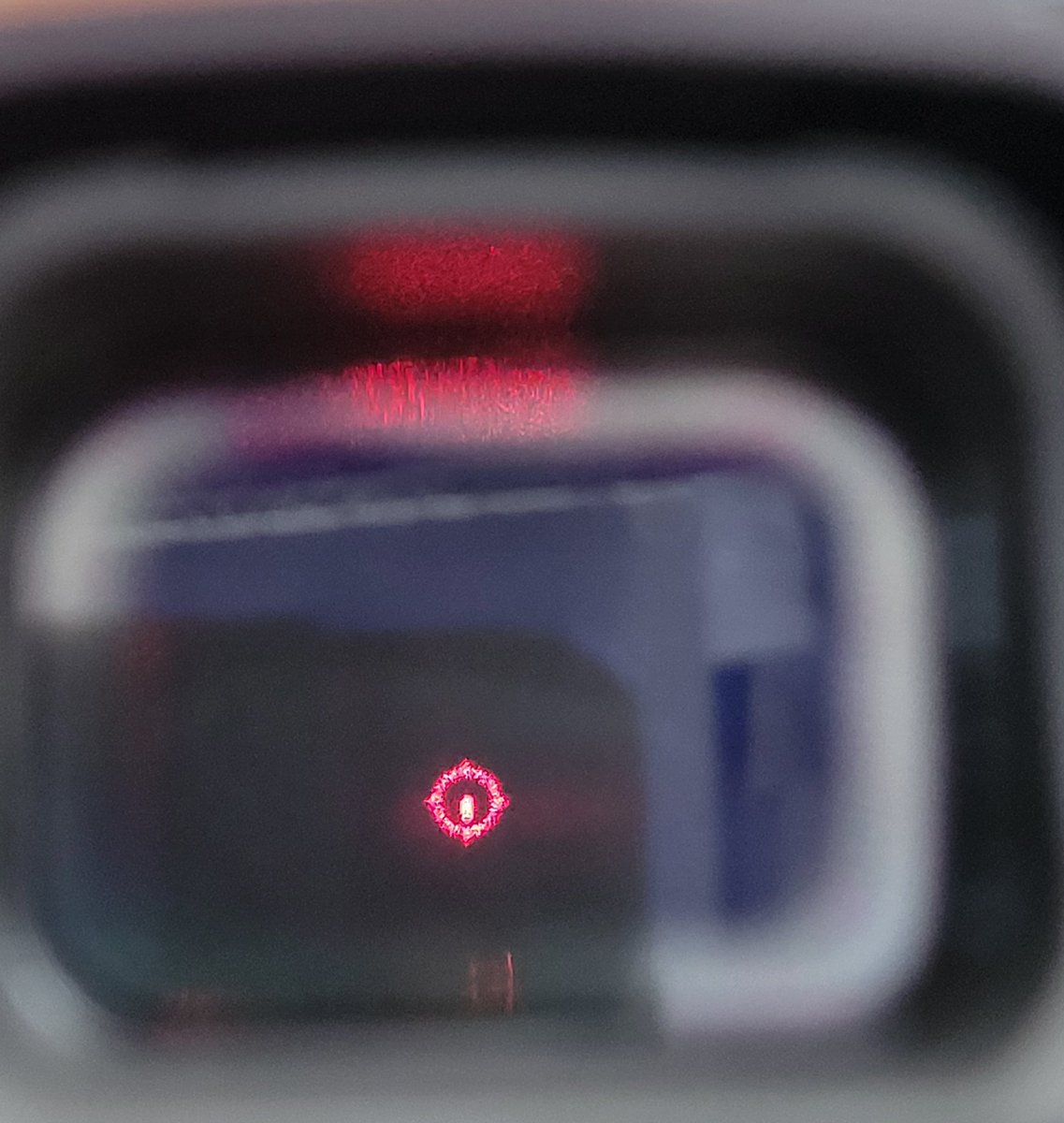 #ミリタリー物販
EoTech 556　ホロサイト
・経年劣化により光量の低下があります。マグニファイアとの併用が前提となります。尚、NVモードは使用可能です。
・アメーバは見られますが、使用そのものには問題ありません。
送別1万円でいかがでしょうか？