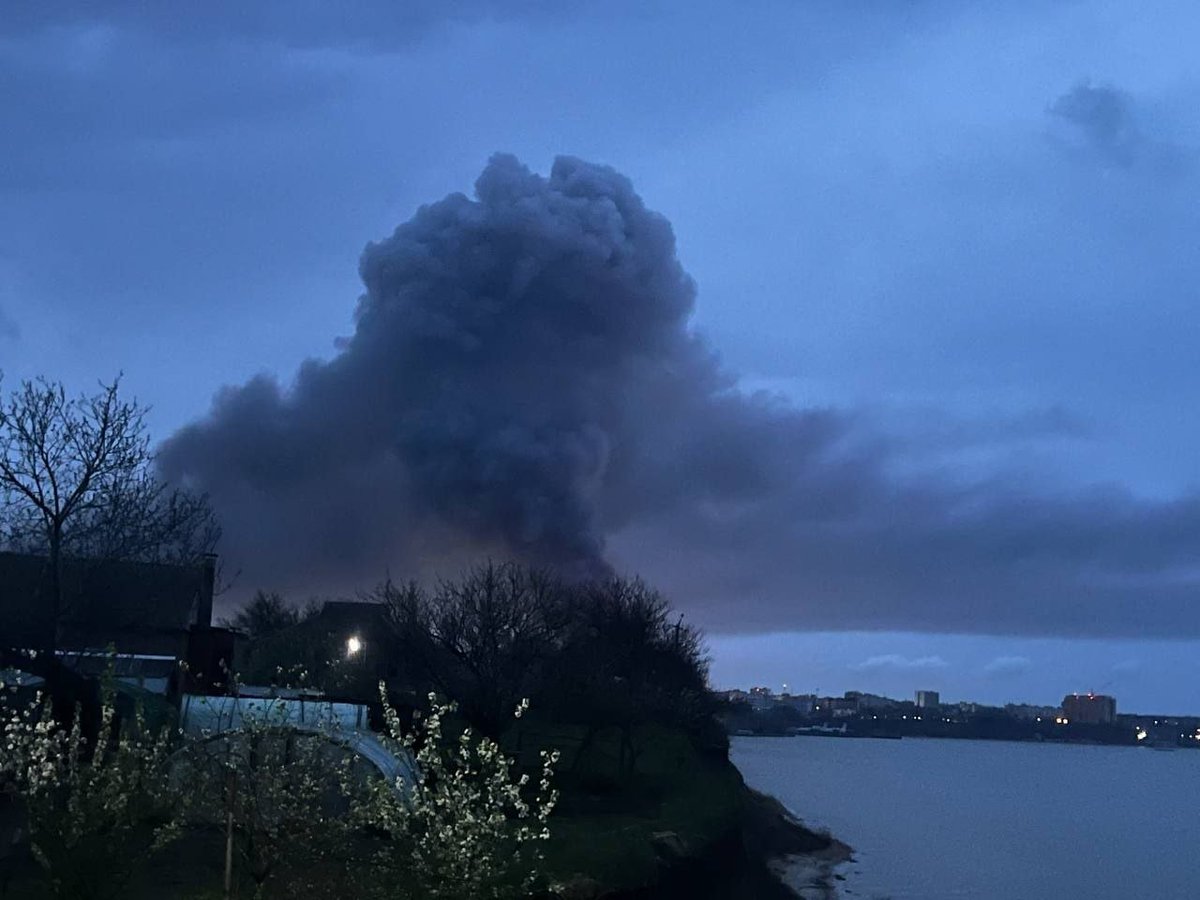 wartranslated's tweet image. Ukraine's Navy reported an overnight Neptune missile strike on the Atlant Aero UAV plant in Taganrog. The facility produced Molniya strike-reconnaissance drones, Orion components, and other UAV and space tech parts.