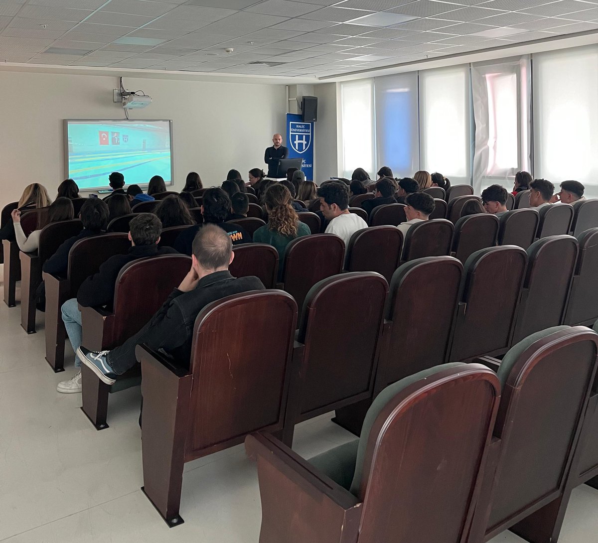 Haliç’te Parla Seminerleri kapsamında bu hafta birbirinden değerli 200 öğrenciyi kampüsümüzde ağırladık. 💙
Kampüs turları, seminerler, kampüs söyleşileri ve fuarların ardından  keyifli anlarla dolu bir hafta geride kaldı!