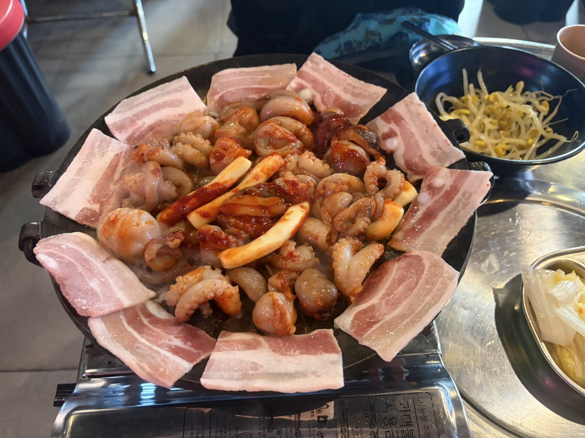 magasann's tweet photo. 韓国🇰🇷ソウルの旅

写真は
イイダコとサムギョプサルの炒め煮🐙

イイダコの旨みが出て
めちゃくちゃ美味しかったです❤️ https://t.co/8dmbFoKcBc