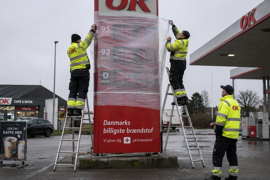 Chuckle_Dog's tweet image. Denmark Orders Gas Stations To Remove Price Banners To Ease Social Tensions Over Fuel Prices
#Economics #Gasoline #Fuel

chuckle.dog/denmark-orders…