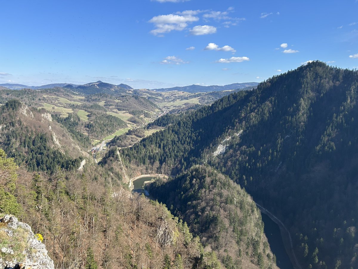bartekstyrna's tweet photo. Beskidy najpiękniejsze, ale czasem zmiana też dobra 😉, a pogoda w ten weekend lepsza niż miała być. #pieniny https://t.co/nIVY8EIzjG