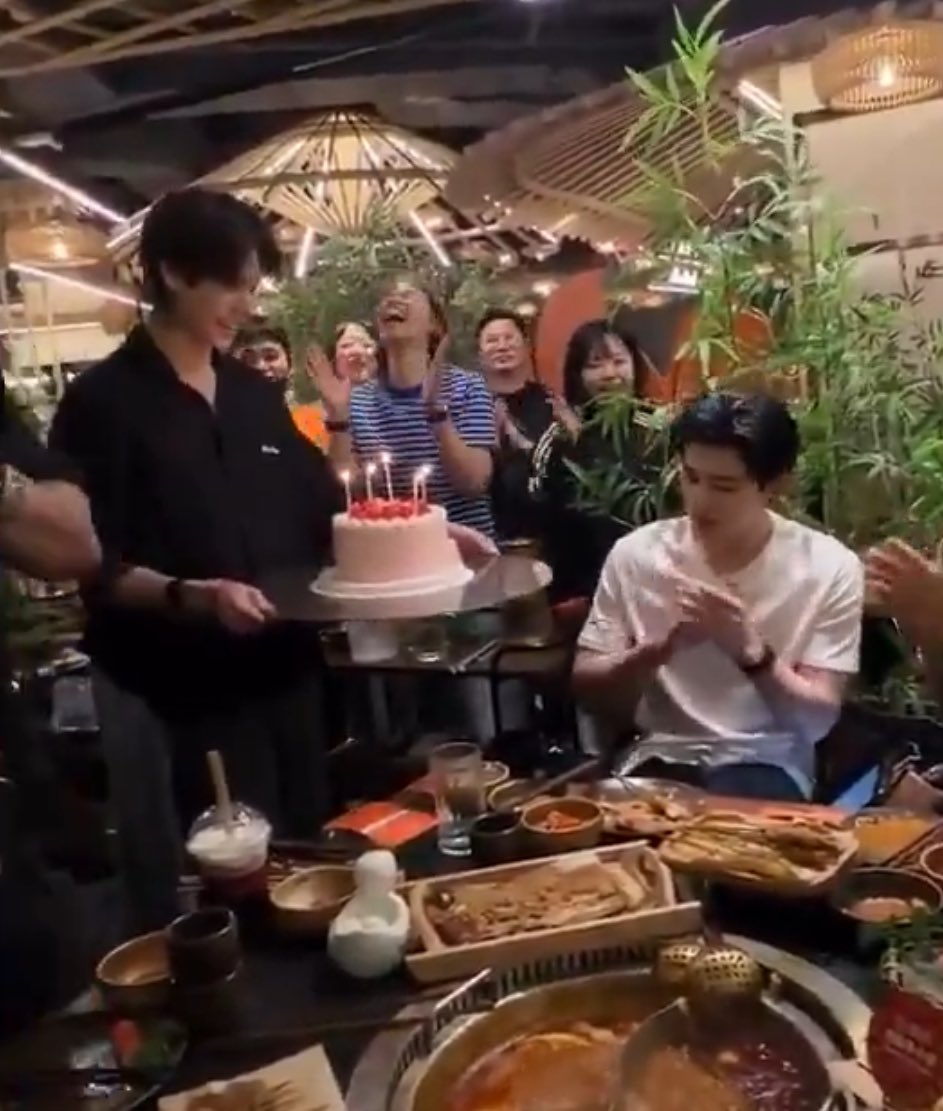 Chew ☾ tweet media