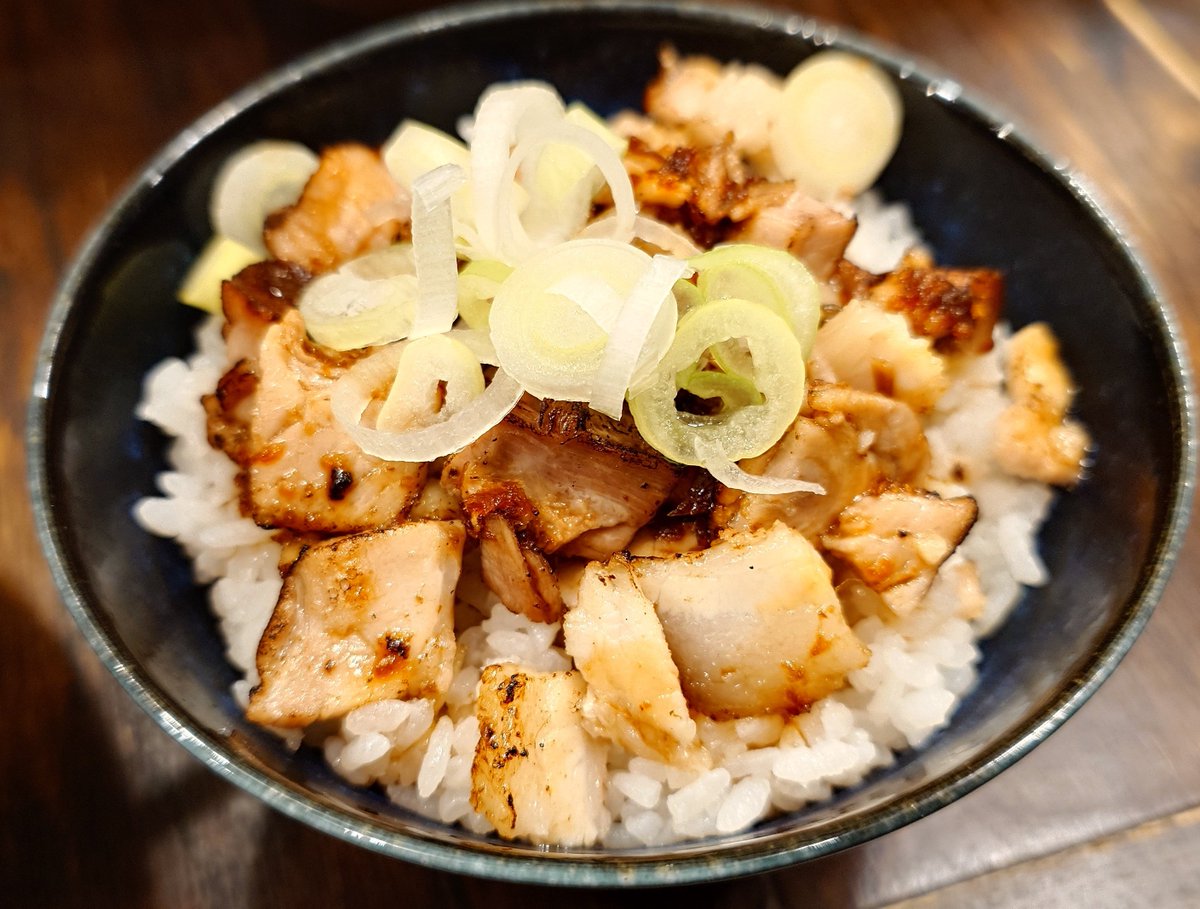 アース tweet media