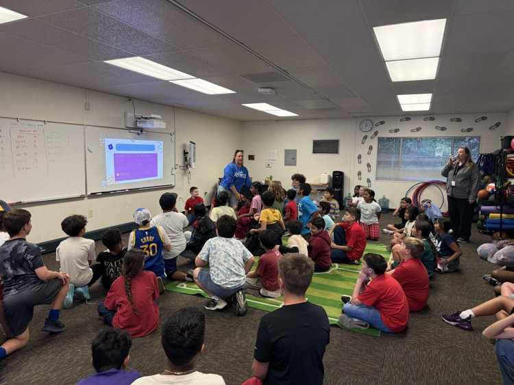 JulieCroy11's tweet photo. During house meetings, our 4th and 5th grade students practiced how to introduce themselves to others and properly greet people, so they feel welcome at Loma Vista๐๐ Four houses~One Leopard Family! #lvpride #weareBUSD https://t.co/1GWjwZtYGU