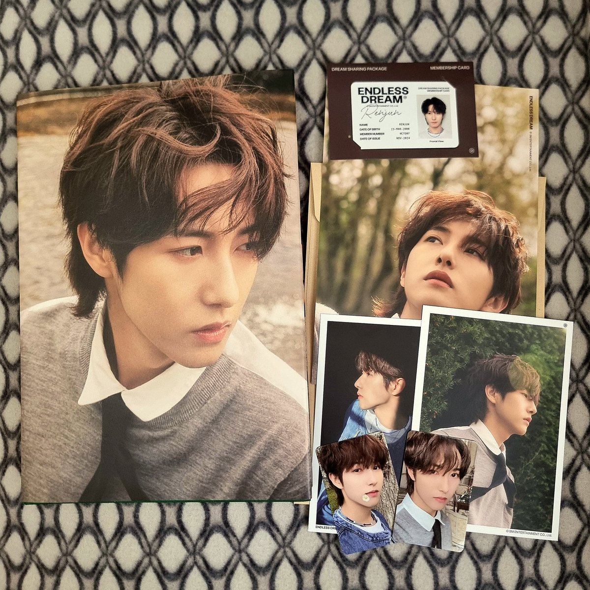 KINDLY READ SELLING POST ✨️

WTS LFB Renjun Endless Dream Photobook with complete inclusions - 1700

↳ gcash ; payo only! 
↳ onhand ; mint condi
↳ direct j&amp;t / lalamove (pampanga/caloocan)
↳ no lowballing! bought this for 2500