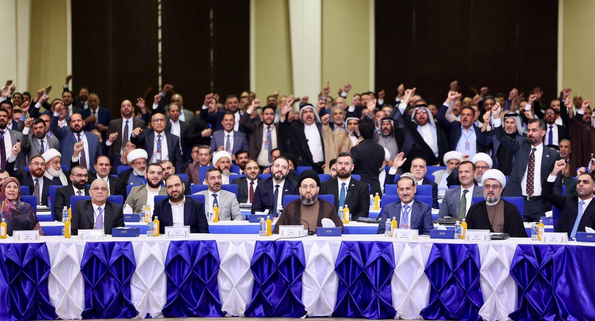 efathly1971's tweet photo. بعد ما جرى في الانتفاضة الشعبانية عام 1991م، وما شهدناه فيها من أحداثٍ جسام، عزمنا على الاستمرار في العمل السياسي ضد النظام الصدامي، انطلاقًا من أضعف الإيمان: الإنكار القلبي، ثم الدعاء بالفرج، وصولًا إلى الانتماء الرسمي إلى صفوف المعارضة، من خلال المجلس الأعلى الإسلامي العراقي عام 1998م في سوريا.
وقد آمنا، بعد بحثٍ طويل، وحديث لشهيد المحراب الخالد فينا أن من أبرز أسباب تسلّط الطغمة الصدامية هو جهلنا السياسي، وضعف قدرتنا – بل واهتمامنا – في تمييز ما يخدم مصالحنا عمّا يضرّنا.
ومن هنا، حملنا راية البناء الثقافي، إيمانًا بأن التغيير يبدأ من الوعي، وأنه لا يتحقق إلا بتبسيط المفاهيم الكبرى وتقديمها للناس بلغةٍ يفهمونها. فليست العبرة في التحدّث بالمصطلحات والنظريات، بل في تفكيكها لتكون في متناول الجميع، فيفهموا ما يجري حولهم، ويُحسنوا الاختيار.
وقد ورد عن الإمام الصادق (عليه السلام):
"العالم بزمانه لا تهجم عليه اللوابس"
وعندها، لا يكون الإنسان فريسةً للأجندات، مهما اختلفت منابعها، بل يختار بوعيٍ وفق فهم المصالح ودفع المفاسد، مصداقًا لقوله (عليه السلام):
"المؤمن كَيِّسٌ فَطِن".
وبحمد الله، وجدنا الأبواب مشرعة، والدعم حاضرًا من حكماء الحكمة، مع تذليل ما أمكن من الصعوبات.
وُوفِّقنا بفضل الله تعالى للمشاركة في مؤتمر الهيئة العامة لـ تيار الحكمة الوطني بدورته الحالية، دورة الشهيد العلّامة السيد مهدي الحكيم (رضوان الله عليه).
وكان من فعالياته انتخاب المكتب السياسي، حيث ترشّحنا لهذه المسؤولية، وبحُسن ظنّ إخواننا من أبناء الحكمة نلنا ثقتهم الغالية لتحمّل أعباء هذه الأمانة، لنكون ضمن فريق "المطبخ السياسي" لحكماء الحكمة، وهو الشرف الذي نحمله ونسير في خطّه منذ عام 2010م.
نسأل الله تعالى أن يوفّقنا لنكون عند حسن ظنّ المؤمنين دائمًا، وأن يُعيننا على أداء هذه المسؤولية بما يرضيه، في إطار خدمة المؤمنين، والسعي لدفع الضرر عنهم، عبر البناء المعرفي والثقافي، تحقيقًا لما فيه صلاح البلاد والعباد.

أخوكم
