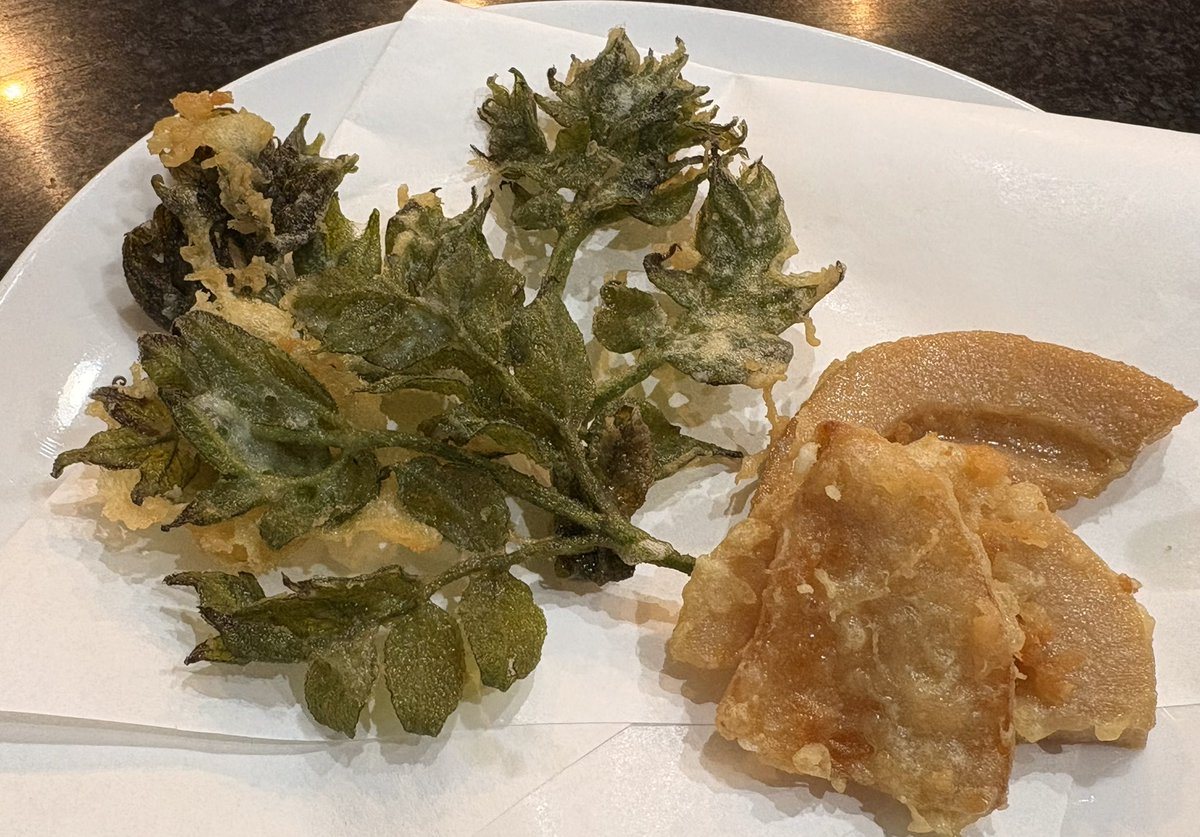 東温市産の春
たらの芽のたけのこ の天ぷら
作りました 𐩢𐩺

山菜大好きです♡

たけのこは炊きごみご飯にも🍙

 #山菜  #天ぷら