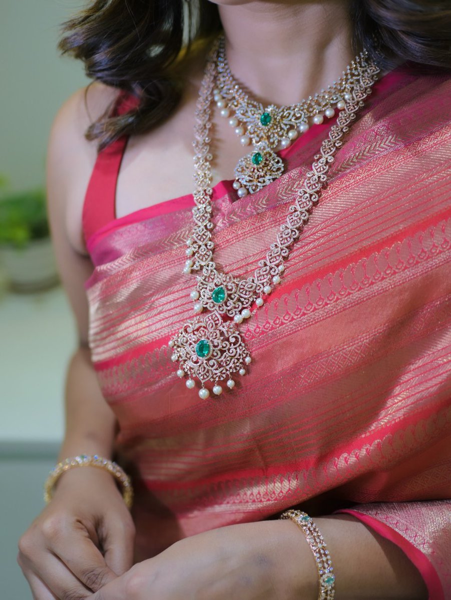 saanviveenth's tweet image. Pure brilliance that lasts forever ✨

#Diamonds #TimelessElegance #DiamondLove #SparkleEveryday #luxuryjewellery