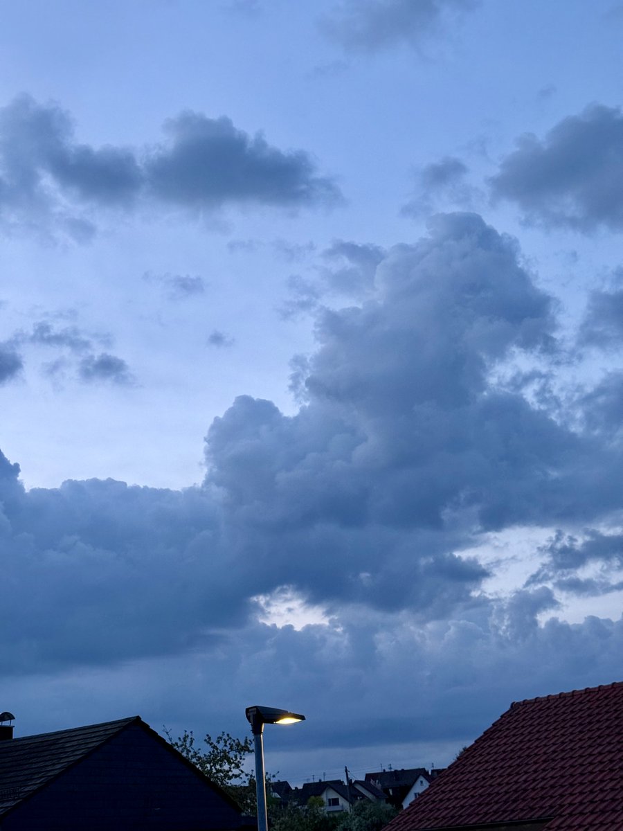 UnsinkbarZwei tweet media