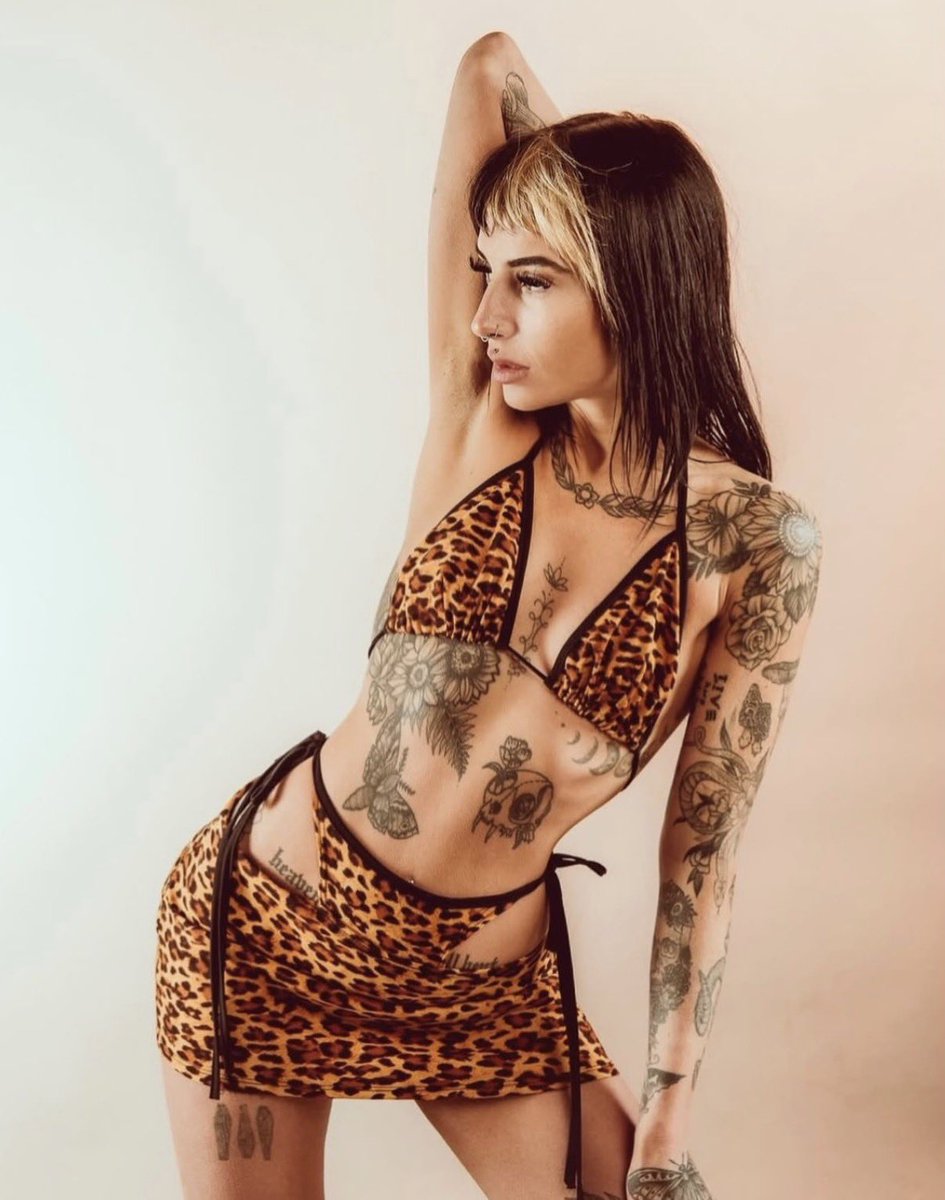 hellbentbooty's tweet photo. We’re so back ✨ did you miss me? https://t.co/aSLA0jsdRC