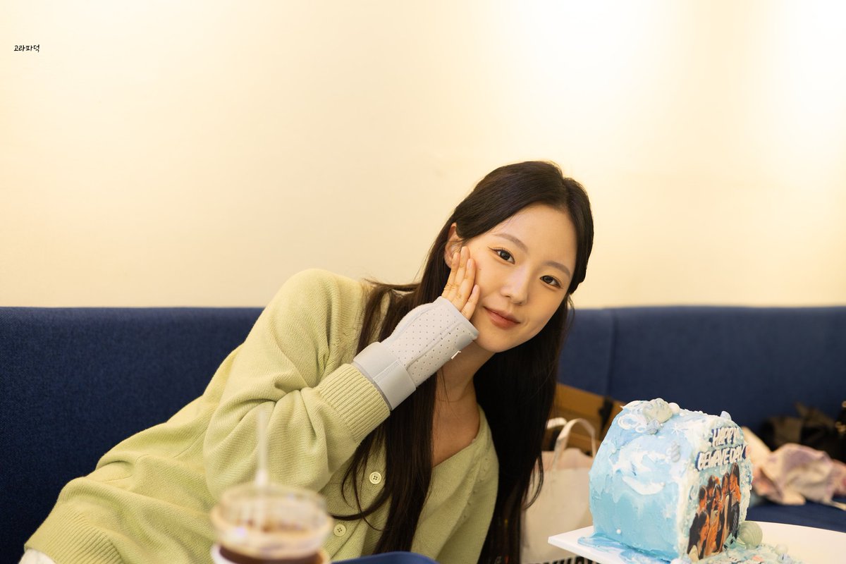 Gorapaduck0417's tweet photo. 260418 비웨이브 데뷔 2주년 카페 (커피포유) 
#비웨이브 #BEWAVE #윤슬 #YUNSEUL https://t.co/RyPam6x6qx