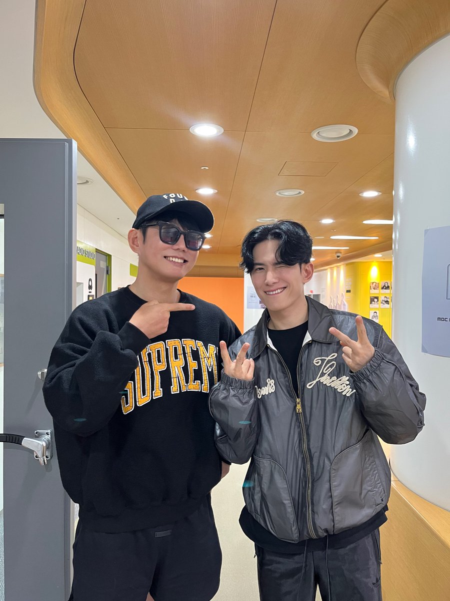 𝐓𝐇𝐄 𝐏𝐋𝐀𝐘 𝐉𝐄𝐊𝐘𝐋𝐋 𝐀𝐍𝐃 𝐇𝐘𝐃𝐄
𝐛𝐲 𝐆𝐚𝐫𝐲 𝐌𝐜𝐍𝐚𝐢𝐫
#연극 #지킬앤하이드 

🎩 '굿모닝FM 테이입니다' 출연 (4/19)

#정동화 퍼포머의 <지킬앤하이드> 이야기는 MBC라디오 홈페이지에서 들으실 수 있습니다 🎧

📎 m.imbc.com/radio/10005871…
📻 MBC FM4U 91.9MHz