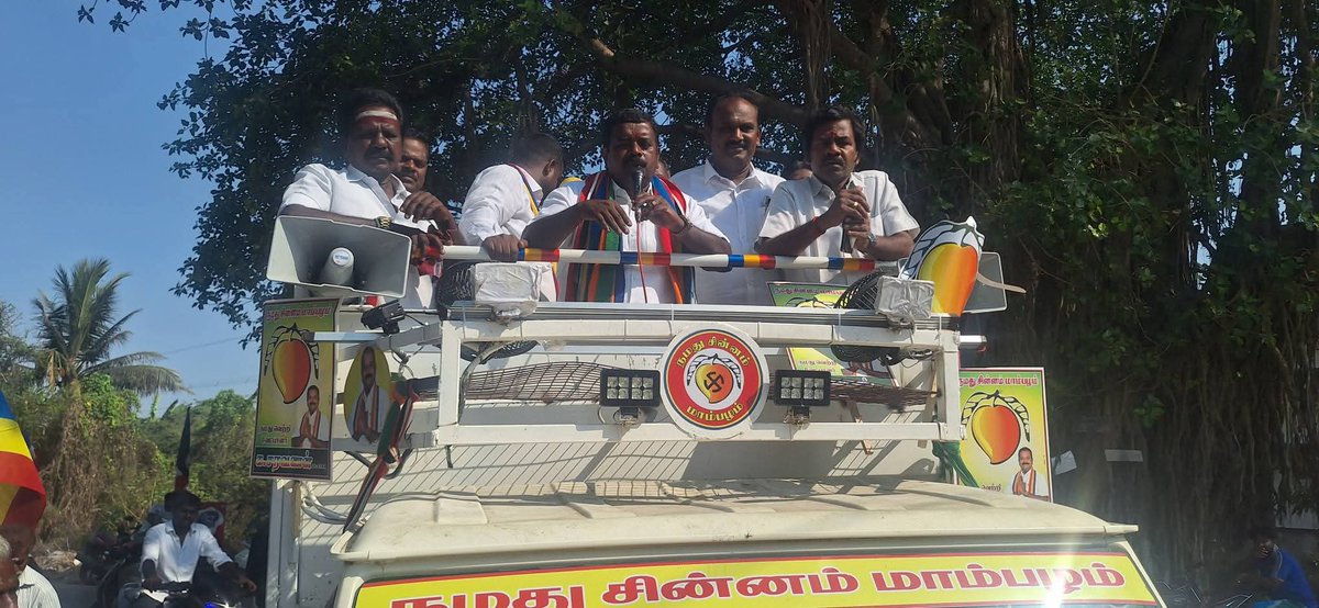 PMKSholinghur's tweet photo. #அசநெல்லிகுப்பம் காலனி கிராமத்தில் ஓட்டு சேகரிக்கும் பொழுது..
#AnbumaniRamadoss
#சோளிங்கர்
#Sholinghur
#PMK
#பாமக
#NDA
#அதிமுக
#AIADMK
#மாம்பழம்
#VoteForMango https://t.co/FcJZds03Qj