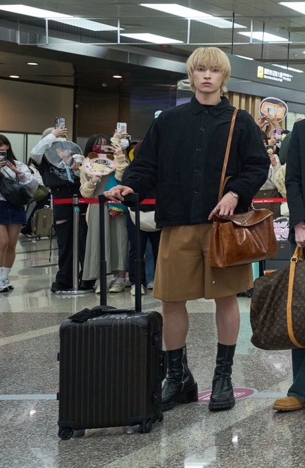 ワルツ中の空港金城さん

オシャレすぎる
ファッショニスタさん🖤

#2025年の碧海くんの好きな衣装
#SKYFASHIONWEEK #金城碧海