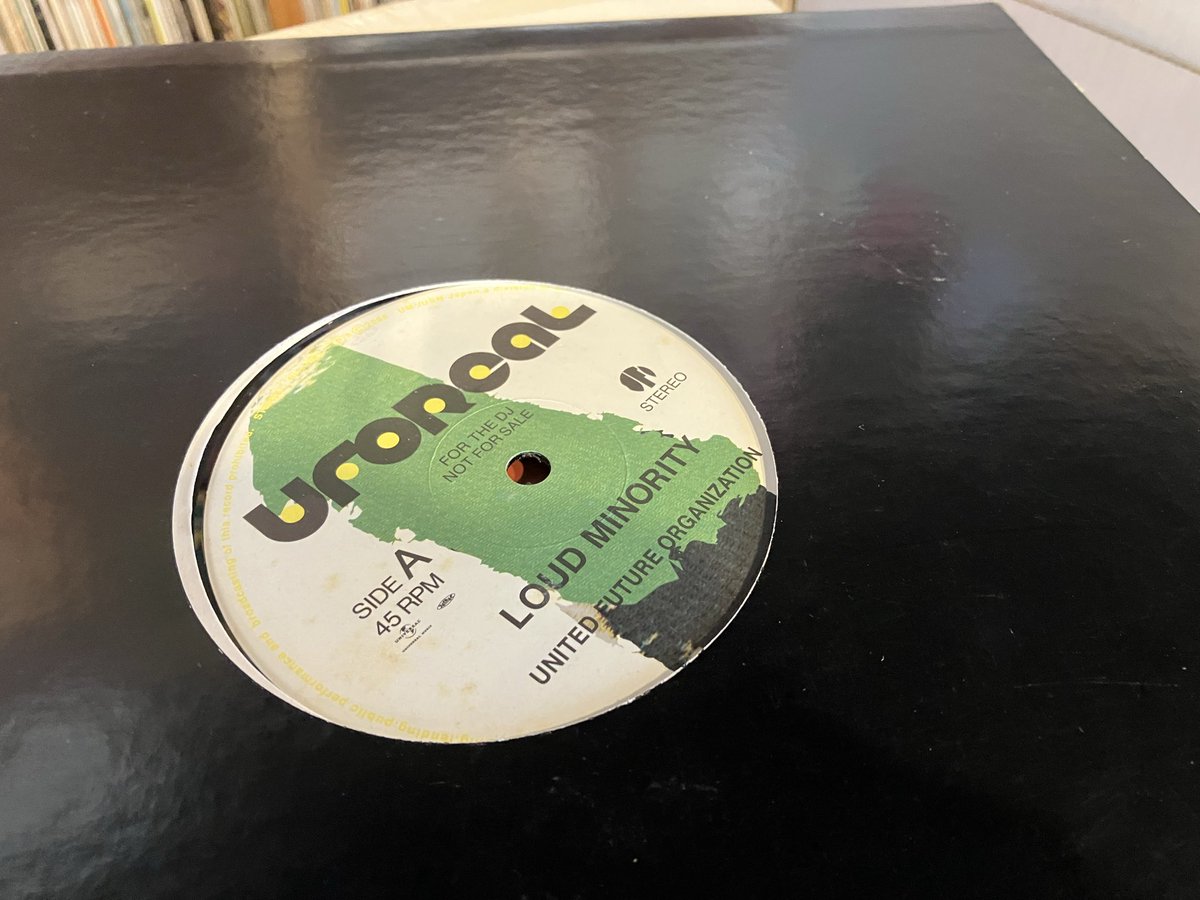 Intersection3rd's tweet image. 本日の開店作業中のBGMは

 KEY OF DREAMS / AFRICA

です
珍しく12インチでスタート

お客さんとの話の中で「火の玉ホール」の
話題が出たので何故かACID JAZZ の
レコードを持ってきました
火の玉ホールではDJリストラされた悲しい思い出が…

本日の営業は20時までです

#intersection_oknw
#vinyl