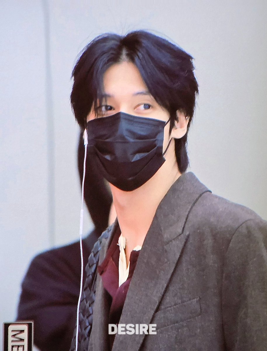 city boy sn x journalist wy where a rushed collision on a busy street throws them together, and what starts as a simple apology turns into Sn helping wy navigate a story thats more than he expected. Somewhere between late nights and close calls, the real story becomes them. 🚬🚬