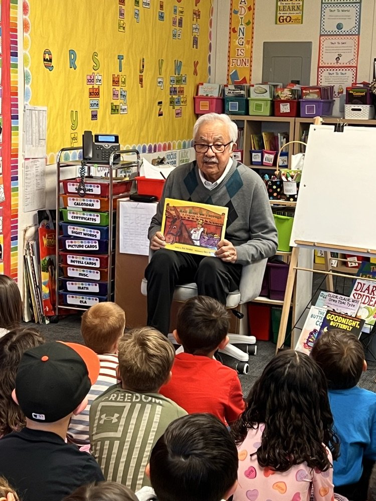 JulieCroy11's tweet photo. Mr. Montanez visited his granddaughter's classroom and read a story to all of Mrs. Misquez's first grade students. Thank you Mr. Montanez for visiting Loma Vista Elementary๐๐ #lvpride #weareBUSD https://t.co/p7pLacoFHB