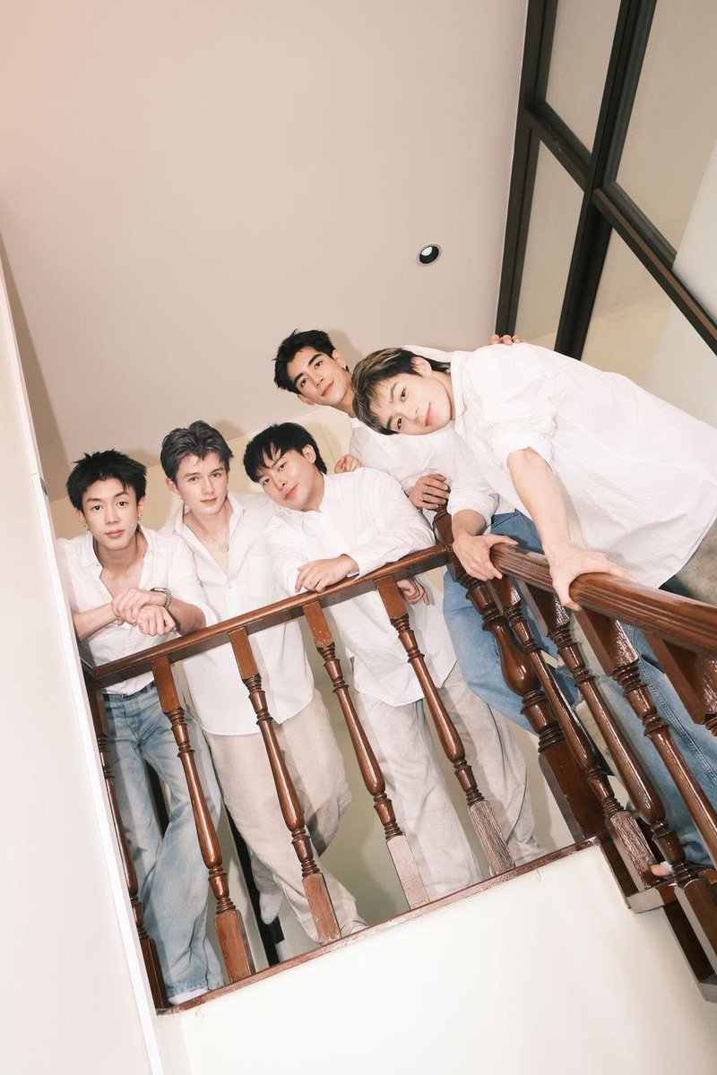 AllNews_th's tweet image. GELBOYS 2 ได้ฤกษ์บวงสรวง เคมี “เชียร-โฟร์มด-บ้าบิ่น-บัว” ไม่แผ่ว

#NEWCHAYAPAK
#PIDEMonthapoom
#PJmahidol
#LEONBROCCO
#GELBOYS
#LOOKE

บริษัท ลู้คกี้ เวิร์ล จำกัด จับมือ iQIYI สร้างความฮือฮาให้วงการซีรีส์ GEN Z อีกครั้ง กับการเดินหน้าโปรเจกต์ซีรีส์ภาคต่อที่แฟน ๆ ตั้งตารอคอย