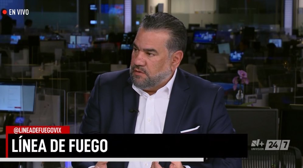 RodolfoPou's tweet photo. Hablemos como adultos, sobre el Congreso y sus servidores. -Gracias a @nmasunivision y @lcvelez por el intercambio. 

Exquisíta producción la de #lineadefuego https://t.co/yjbYVolgGy