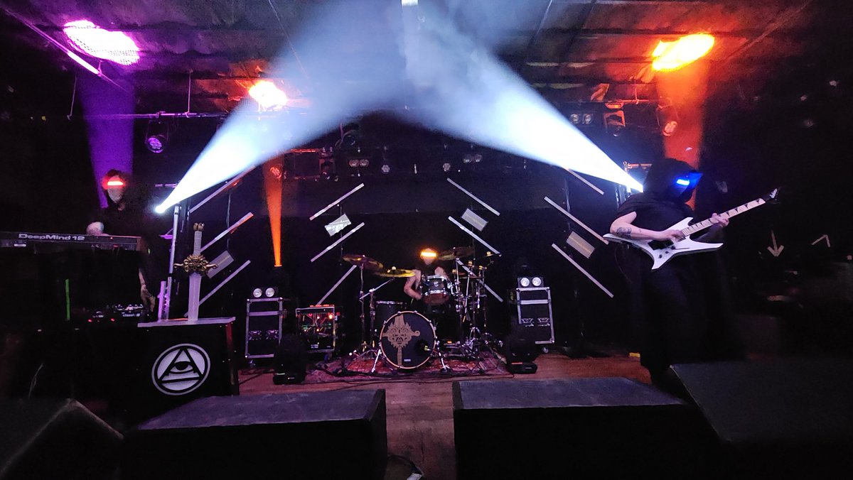 SpeedBrkr's tweet image. AWESOME time with @MeganMcDuffee, @DWTDmusic, and @magicswordmusic performing live at @thebottomlounge tonight! Thank you for coming to #Chicago! 🤘 #music🎶