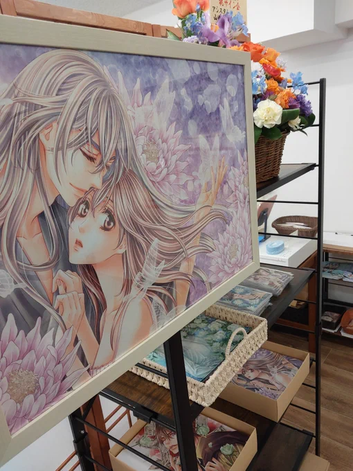 潮見知佳先生サイン会ギャラリーの中は潮見先生仕様で花のよう 他の作家のも少し飾ってあります ごめんなさい