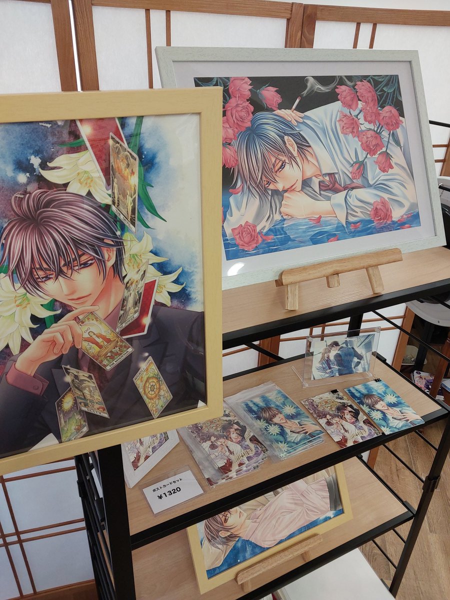 潮見知佳先生サイン会ギャラリーの中は潮見先生仕様で花のよう　他の作家のも少し飾ってあります　ごめんなさい