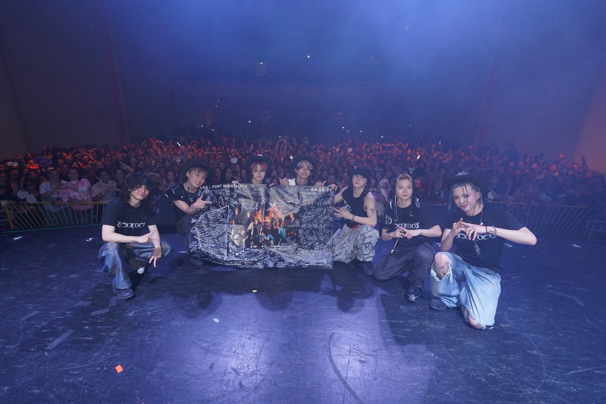 oneoreight__'s tweet image. [📸] 26.04.18
#ONEOREIGHT 1st LIVE TOUR -GATHER-
in FORT WORTH 🇺🇸

Thank you so much, 1DERZ ✨
Fort Worth, what a special night🔥
We truly felt every moment with you❤️‍🔥

Next stop: Mexico City!! 🏎️💨

🎫 Tickets
kpoptickets-com.myshopify.com/collections/20…

#1OR8 #GATHER
#1OR8_TOUR_GATHER