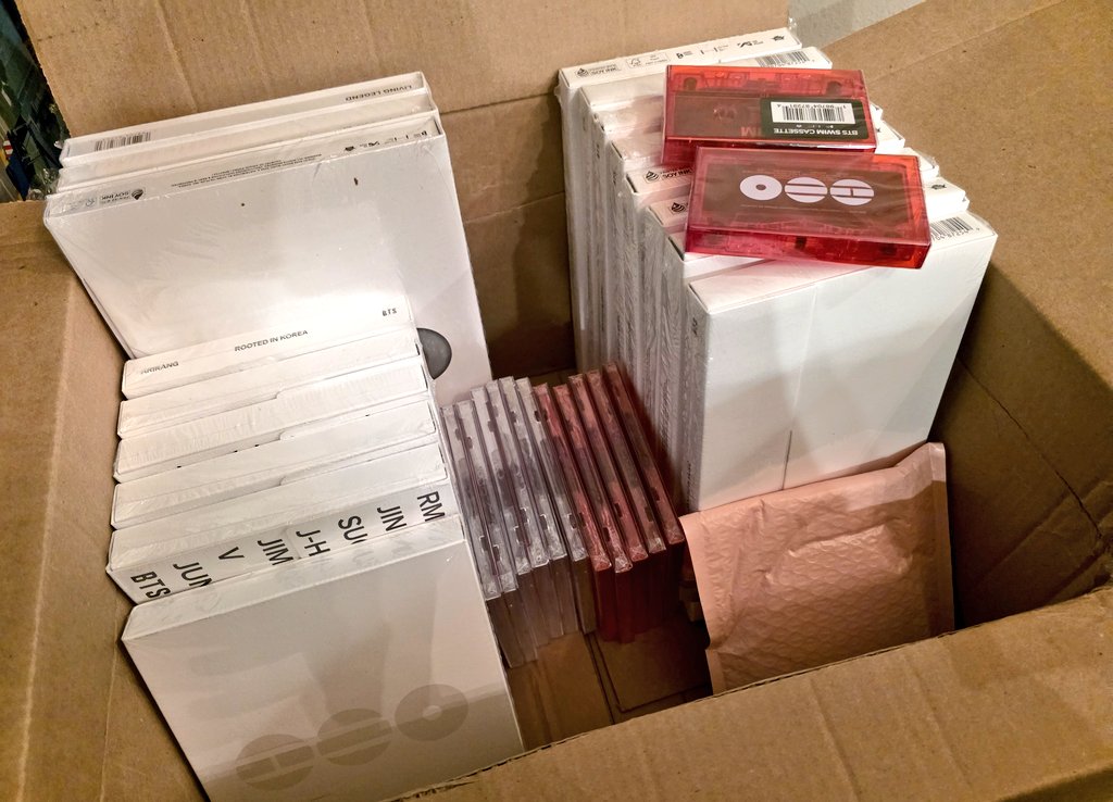 permylastemail7's tweet photo. IRL: a very heavy package from @PugSmore has arrived.
#rehoming 🥰🫵💜 https://t.co/ZLEzOWmmXT
