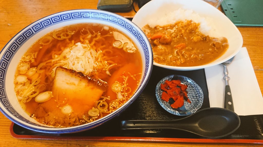 lanQube's tweet photo. カレー🍛中華スープ大盛付🍜 https://t.co/HIY9cpIhnN