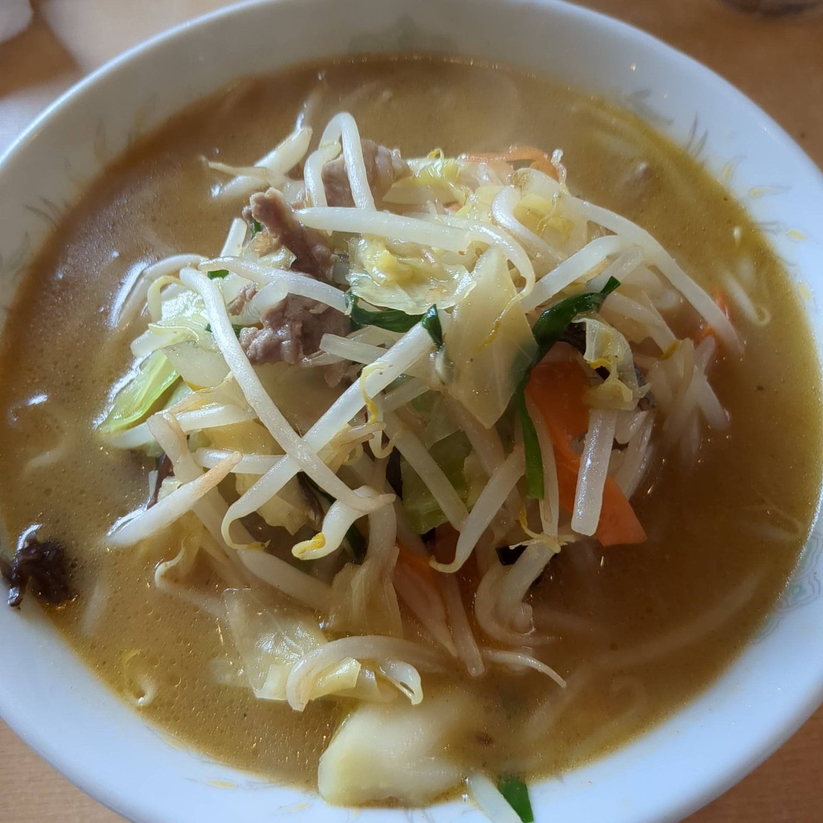 TOMONEGI2's tweet photo. 味噌タンメン（麺半分） at 青竹手打ちらーめん 夢現

野菜たっぷりヘルシー
しかも終盤に味変ビネガーでさらにカロリーオフ
美味しくいただきました😊...   
#毎日がラーメン 
#ラーメン
https://t.co/HBkM92ymRT https://t.co/Sus4WkXfFs