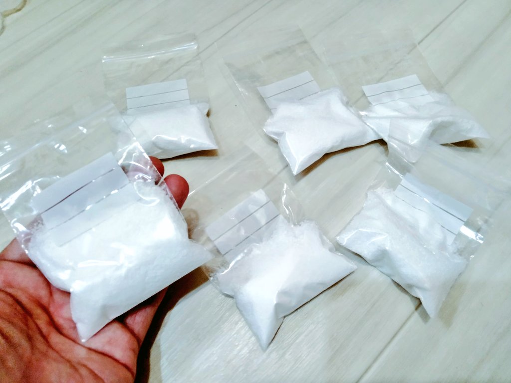 Favorite_kinky's tweet photo. ドナン浣腸、１０％濃度300ml、バルーンプラグを8cmに膨らませて注入。入れた瞬間から直腸を焼き尽くすような灼熱の快感、浣腸器を押し戻す噴射力だけどバルーンにより排泄出来ない快楽地獄。

ドナンは昔市販されてた伝説の浣腸液で所謂ニガリ（豆腐固めるアレ）でつまり塩化マグネシウム水溶液。 https://t.co/oyP46mgvq4